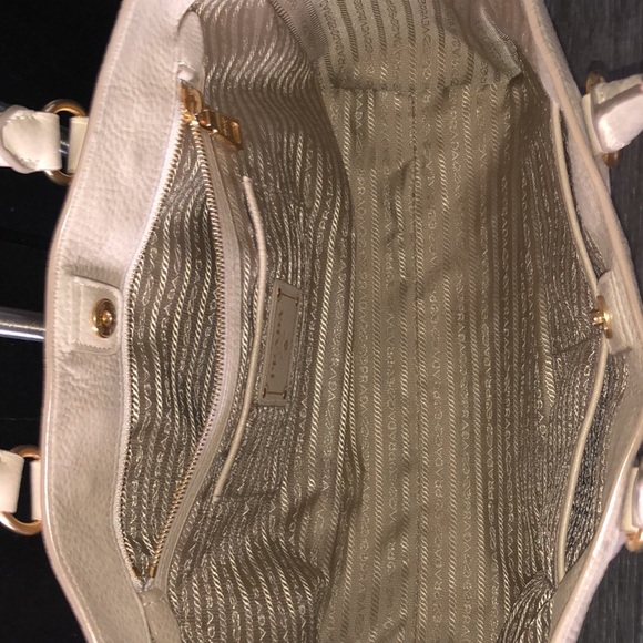 SALE!!!PRADA SAFFIANO TOTE BEIGE 🤩 - Picture 4 of 4